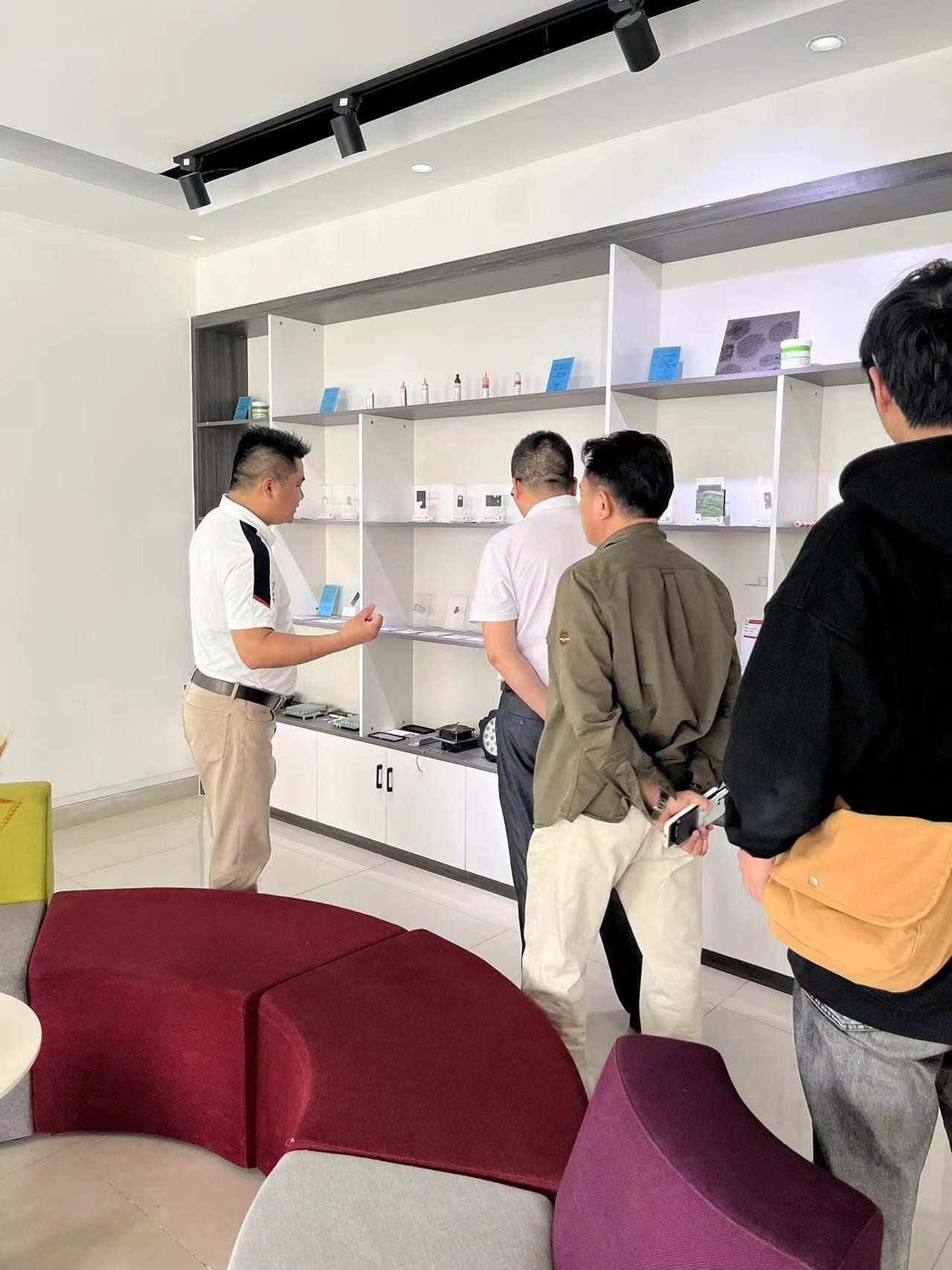 【華思資訊】熱烈歡迎遠道而來的伙伴們來到公司參觀考察